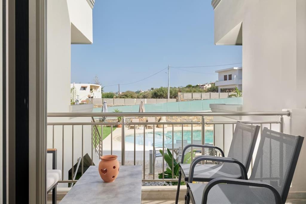 Modern Family Apartment Ewa With Pool, Dining Area On Crete Coast Stavromenos Luaran gambar